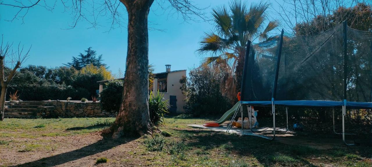 Offrez-Vous Un Sejour Dans Notre Gite A Entressen Une Grande Piscine Pour Se Rafraichir ,Un Espace De Jeux Pour Enfants Pour Des Heures De Divertissement Un Terrain De Petanque Pour Des Parties Endiablees 外观 照片