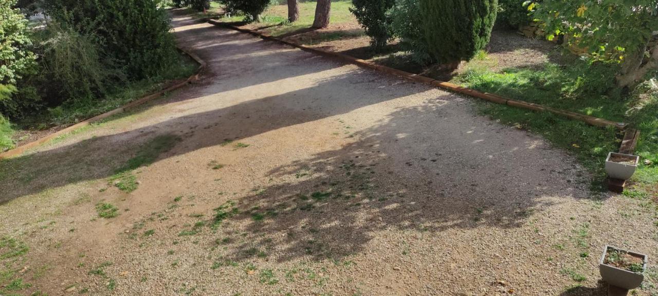 Offrez-Vous Un Sejour Dans Notre Gite A Entressen Une Grande Piscine Pour Se Rafraichir ,Un Espace De Jeux Pour Enfants Pour Des Heures De Divertissement Un Terrain De Petanque Pour Des Parties Endiablees 外观 照片
