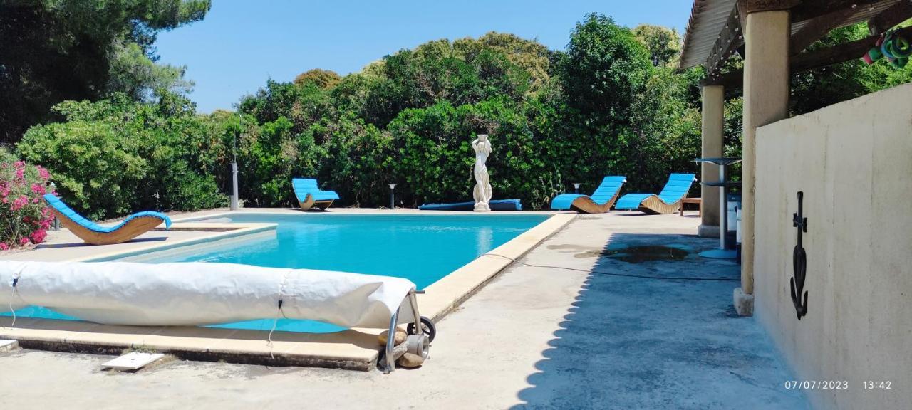 Offrez-Vous Un Sejour Dans Notre Gite A Entressen Une Grande Piscine Pour Se Rafraichir ,Un Espace De Jeux Pour Enfants Pour Des Heures De Divertissement Un Terrain De Petanque Pour Des Parties Endiablees 外观 照片